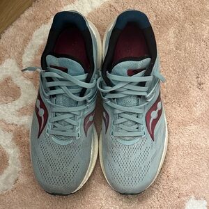 Saucony Women's Blue and Burgundy Sneakers